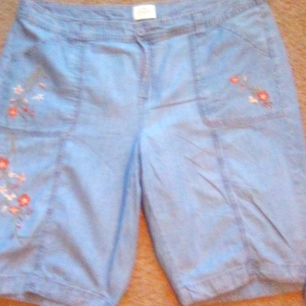 St. John Bay Woman Casual Shorts Pants